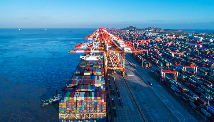 經(jīng)濟(jì)復(fù)蘇推動進(jìn)口飆升,2021年美國貿(mào)易逆差創(chuàng)紀(jì)錄新高|界面新聞 &middot; 天